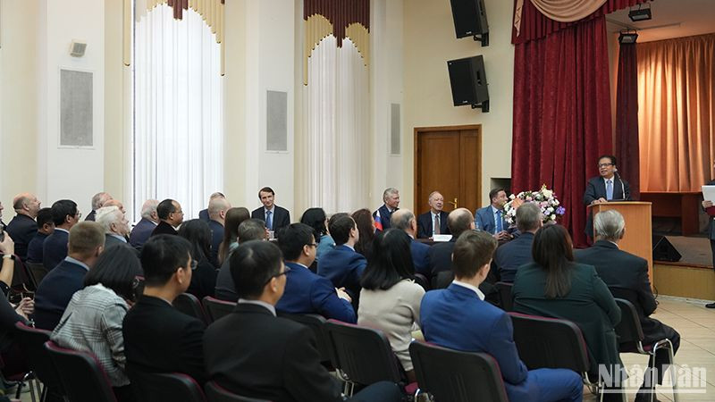 Đại sứ Việt Nam tại Liên bang Nga Đặng Minh Khôi chia sẻ những mốc lịch sử quan hệ hai nước. (Ảnh: XUÂN HƯNG)