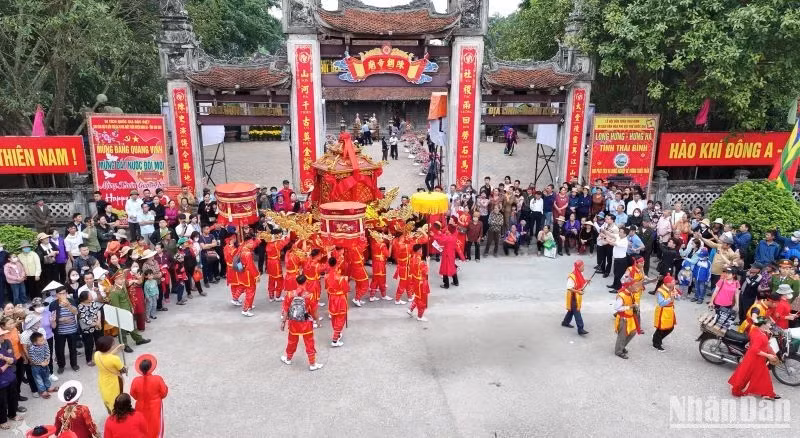 Lễ hội đền Trần Thái Bình đang trở thành điểm đến hấp dẫn đối với du khách gần xa.