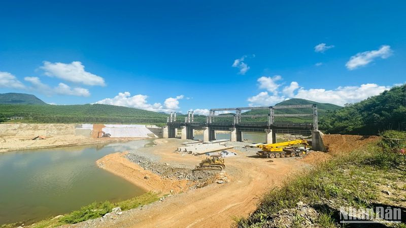Thi công đập dâng dự án Thủy điện Sông Liên 1.