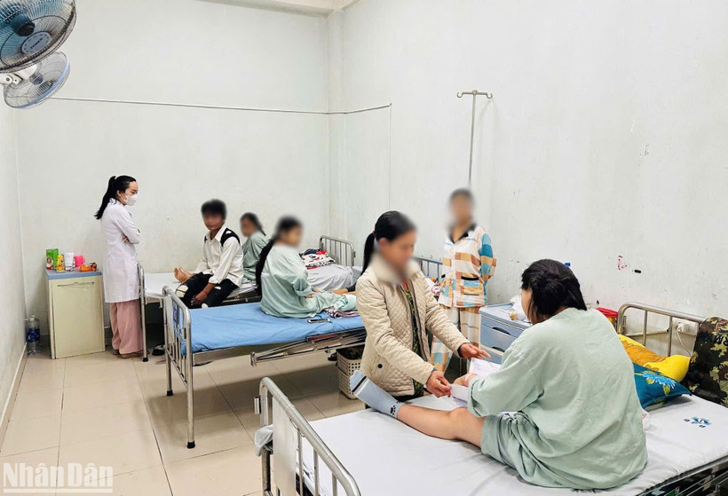 Các bệnh viện tuyến tỉnh tại Quảng Ngãi liên tục tiếp nhận nhiều trường hợp cấp cứu khi bé gái mang thai, sinh con từ 13-16 tuổi