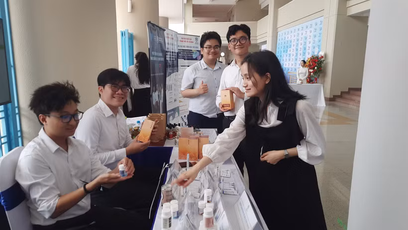 Gần 200 sản phẩm khoa học, công nghệ và đổi mới sáng tạo được Đại học Quốc gia Thành phố Hồ Chí Minh giới thiệu tại triển lãm.