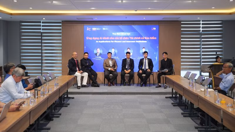 Các chuyên gia tham gia tọa đàm.