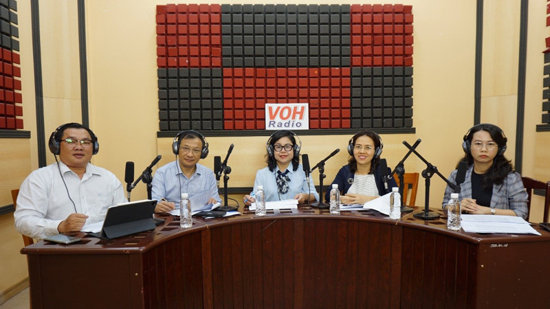 Các khách mời tham gia Chương trình Đối thoại cùng chính quyền thành phố.