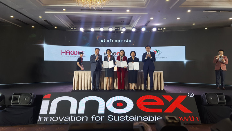 Ký kết hợp tác giữa Hiệp hội Các nhà bán lẻ Việt Nam và Hội Nữ doanh nhân Thành phố Hồ Chí Minh.