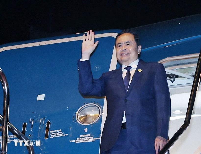 Chủ tịch Quốc hội Trần Thanh Mẫn rời thủ đô Vientiane, kết thúc tốt đẹp chuyến thăm chính thức Lào và tham dự Đại hội đồng AIPA-45. (Ảnh: Thống Nhất/TTXVN)