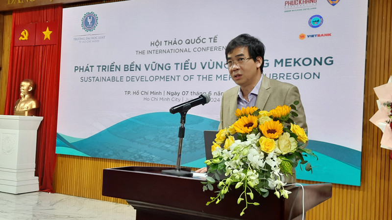 Tiến sĩ Lê Trường Sơn, Hiệu trưởng Trường đại học Luật Thành phố Hồ Chí Minh phát biểu tại hội thảo.