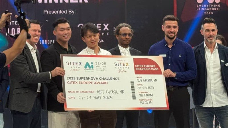 Nomi, trợ lý tài chính cá nhân ứng dụng trí tuệ nhân tạo (AI) giành giải Nhất tại GITEX Asia 2025 (Ảnh CTV)