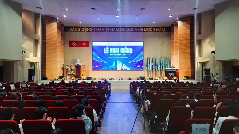 Quang cảnh lễ khai giảng.