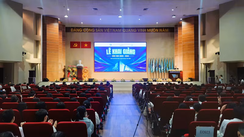 Quang cảnh lễ khai giảng.