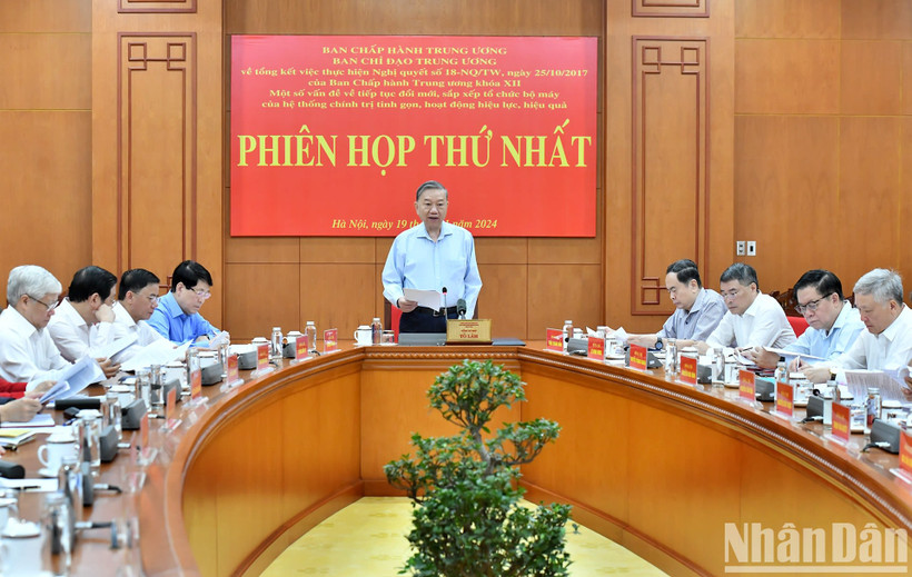 Tổng Bí thư Tô Lâm chủ trì Phiên họp thứ nhất Ban Chỉ đạo Trung ương tổng kết việc thực hiện Nghị quyết số 18-NQ/TW, ngày 25/10/2017 của Ban Chấp hành Trung ương khóa XII về một số vấn đề về tiếp tục đổi mới, sắp xếp tổ chức bộ máy của hệ thống chính trị tinh gọn, hoạt động hiệu lực, hiệu quả. (Ảnh: ĐĂNG KHOA)