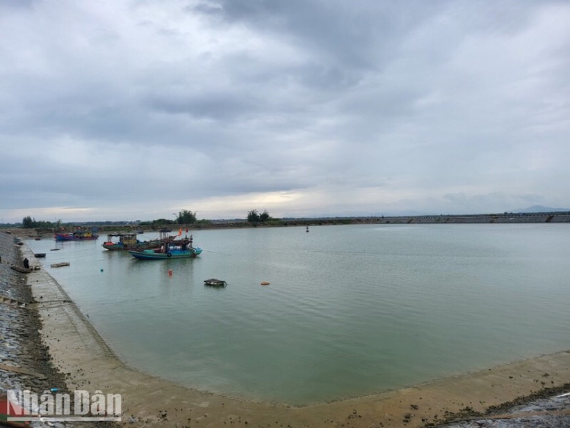 Khu neo đậu tránh trú bão Cửa Hội-Xuân Phổ được đầu tư hơn 170 tỷ đồng chưa phát huy được hiệu quả sử dụng do luồng lạch bị bồi lắng.
