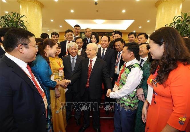 Tổng Bí thư Nguyễn Phú Trọng gặp mặt đại biểu dự Hội nghị biểu dương Chủ tịch Mặt trận Tổ quốc cấp xã và Trưởng ban Công tác Mặt trận tiêu biểu toàn quốc giai đoạn 2017-2022, tháng 11/2022. (Ảnh: Trí Dũng - TTXVN)