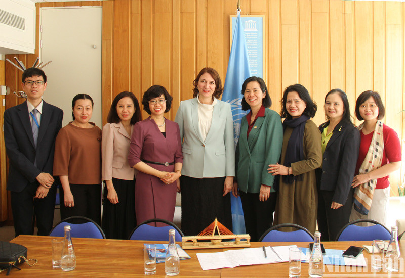 Đại sứ Tamara Rastovac Siamashvili, Chủ tịch Hội đồng Chấp hành UNESCO, tiếp Đoàn Trung ương Hội Liên hiệp Phụ nữ Việt Nam. Cùng dự có Đại sứ - Trưởng Phái đoàn thường trực Việt Nam bên cạnh UNESCO Lê Thị Hồng Vân. (Ảnh: Khải Hoàn)