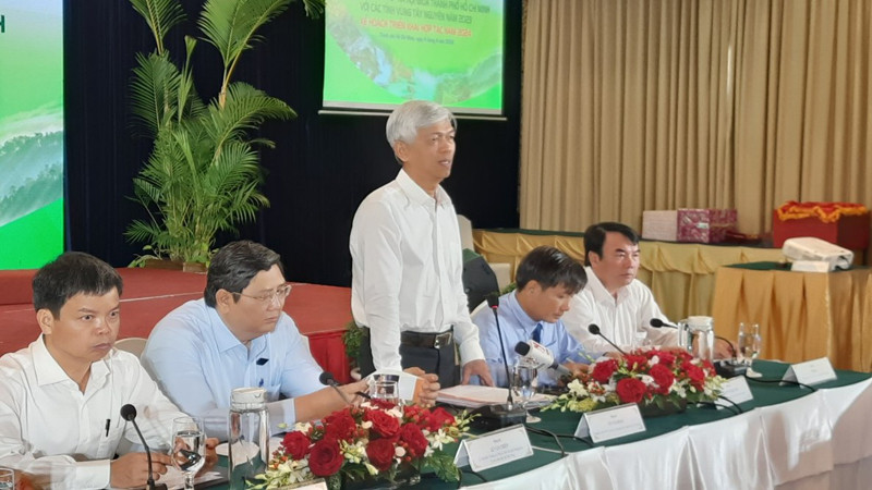 Đồng chí Võ Văn Hoan, Phó Chủ tịch Ủy ban nhân dân Thành phố Hồ Chí Minh phát biểu tại hội nghị.