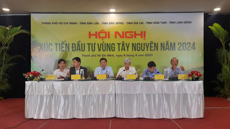 Đại diện lãnh đạo các địa phương vùng Tây Nguyên và Thành phố Hồ Chí Minh chủ trì hội nghị.