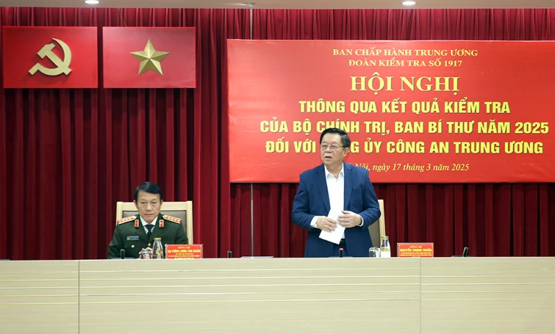 Đồng chí Nguyễn Trọng Nghĩa phát biểu tại Hội nghị thông qua dự thảo báo cáo kiểm tra đối với Đảng ủy Công an Trung ương. (Ảnh: Bộ Công an)