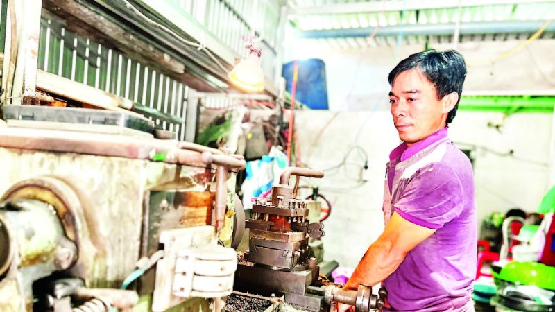 Người dân xã đảo Thạnh An có nhiều lựa chọn để phát triển sản xuất kể từ khi có nguồn điện lưới ổn định.