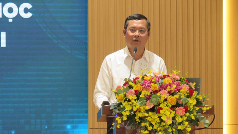 Thứ trưởng Giáo dục và Đào tạo Nguyễn Văn Phúc phát biểu tại tọa đàm.
