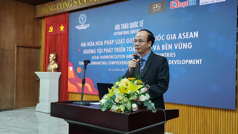Phó Giáo sư, Tiến sĩ Vũ Văn Nhiêm, Chủ tịch Hội đồng Trường đại học Luật Thành phố Hồ Chí Minh phát biểu tại Hội thảo.