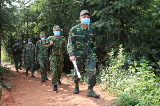 Cán bộ, chiến sĩ Đồn Biên phòng Bắc Sơn, Bộ đội biên phòng Quảng Ninh tuần tra, kiểm soát trên tuyến biên giới xã Bắc Sơn, thành phố Móng Cái. (Ảnh: Báo Biên phòng)