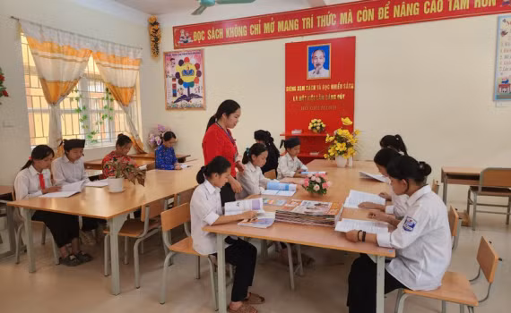 Giờ học tại thư viện của học sinh Trường phổ thông Dân tộc bán trú trung học cơ sở Thiện Hòa (huyện Bình Gia, tỉnh Lạng Sơn).