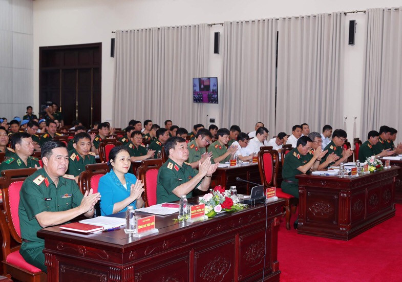  Các đại biểu dự hội nghị. 