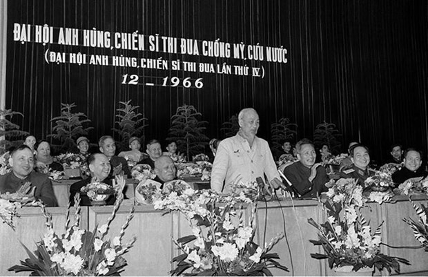 Chủ tịch Hồ Chí Minh nói chuyện tại Đại hội Anh hùng, Chiến sĩ Thi đua chống Mỹ, cứu nước (Đại hội Anh hùng, Chiến sĩ Thi đua lần thứ IV) diễn ra tại Hà Nội tháng 12/1966. (Ảnh: Tư liệu TTXVN)