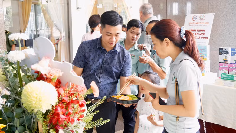 Trưng bày và trải nghiệm sản phẩm khởi nghiệp xanh trong khuôn khổ cuộc thi.