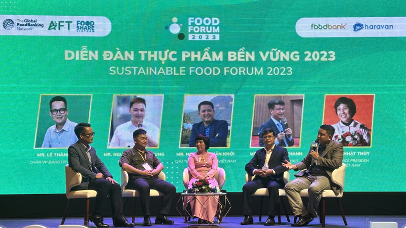 Các đại biểu thảo luận tại Diễn đàn.