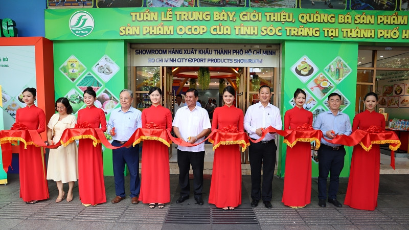Nghi thức khai mạc Tuần lễ trưng bày, giới thiệu, quảng bá sản phẩm nông sản, đặc sản, sản phẩm OCOP của tỉnh Sóc Trăng tại Thành phố Hồ Chí Minh năm 2024.
