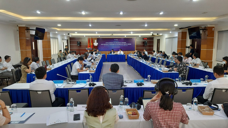 Quang cảnh tọa đàm “Xây dựng Chương trình đào tạo, nghiên cứu tiên tiến ngành thiết kế vi mạch tại Đại học Quốc gia Thành phố Hồ Chí Minh”. 
