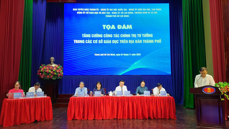 Các đại biểu chủ trì buổi tọa đàm.