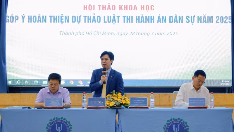 Các đại biểu chủ trì phiên thảo luận.