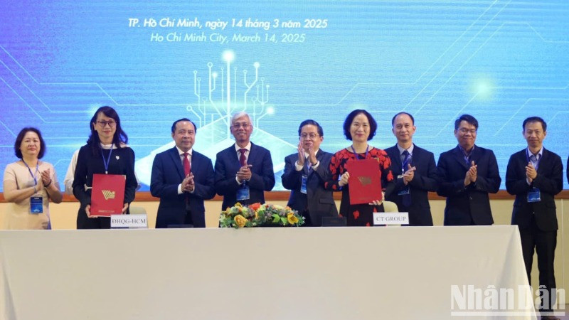 Các đơn ký kết hợp tác tại hội thảo.