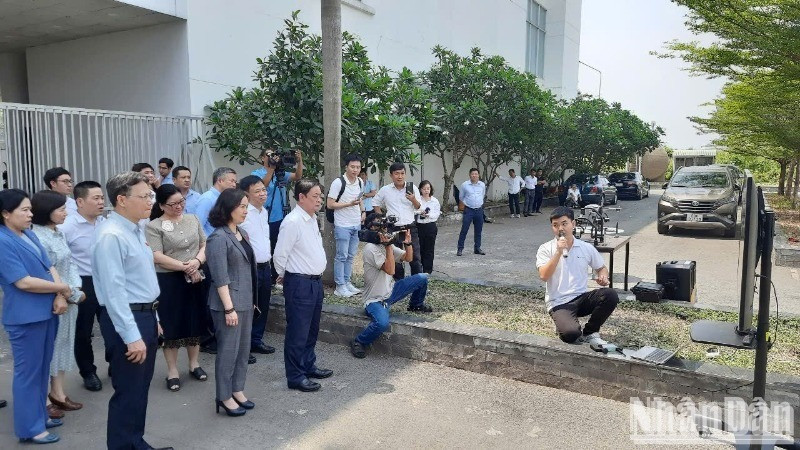 Đoàn công tác tham quan các đơn vị trực thuộc Khu công nghệ cao Thành phố Hồ Chí Minh.