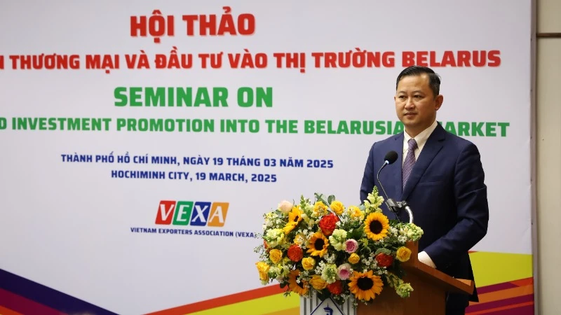 Ông Trần Phú Lữ, Giám đốc Trung tâm Xúc tiến Thương mại và Đầu tư Thành phố Hồ Chí Minh phát biểu tại hội thảo.