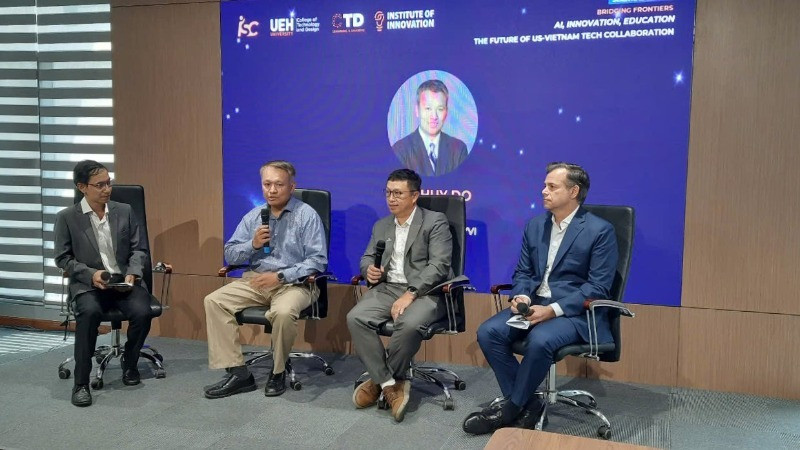 Các diễn giả tham gia thảo luận tại toạ đàm.