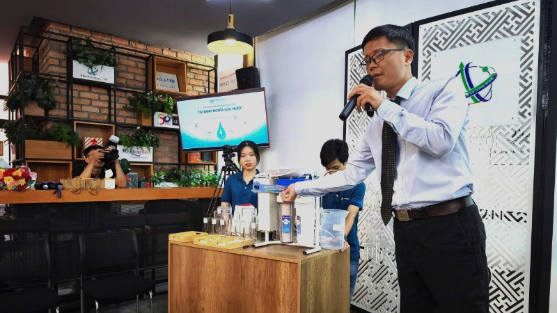 Tiến sĩ Đỗ Hữu Quyết phát biểu tại hội thảo.