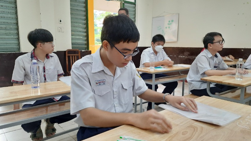 Học sinh Thành phố Hồ Chí Minh tham gia kỳ thi tuyển sinh lớp 10 công lập
