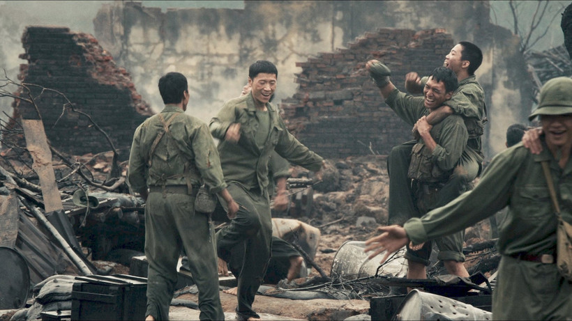 Cảnh trong phim "Mưa đỏ". (Ảnh: Galaxy Studio)