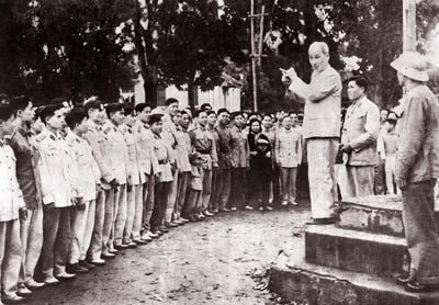 Chủ tịch Hồ Chí Minh đến thăm và huấn thị cho cán bộ, chiến sĩ Công an nhân dân, tháng 2/1961. (Ảnh Tư liệu)