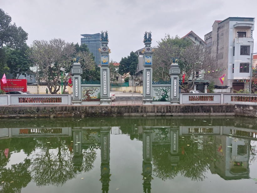Cổng đình Phú Gia.