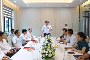 Chủ tịch Ủy ban nhân dân tỉnh Phú Thọ Trần Duy Đông phát biểu chỉ đạo tại buổi kiểm tra Khu công nghiệp Thái Hòa-Liễn Sơn-Liên Hòa, ngày 4/7.