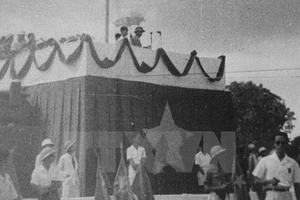 Chủ tịch Hồ Chí Minh đọc Tuyên ngôn Độc lập trong ngày 2/9/1945. (Ảnh: Tư liệu TTXVN)