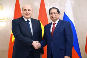 Thủ tướng Phạm Minh Chính hội đàm với Thủ tướng Liên bang Nga Mikhail Mishustin. (Ảnh: Dương Giang/TTXVN)