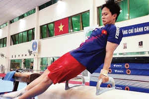 Vận động viên Nguyễn Văn Khánh Phong trong một buổi tập luyện cùng đội tuyển thể dục dụng cụ Việt Nam tại Trung tâm Đào tạo vận động viên cấp cao quốc gia Hà Nội.