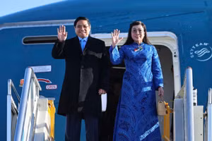 Thủ tướng Phạm Minh Chính và Phu nhân tới Johannesburg bắt đầu tham dự Hội nghị thượng định G20 và hoạt động song phương tại Nam Phi. (Ảnh: VGP/Nhật Bắc)