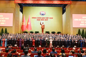 Ban Chấp hành Trung ương khóa XIV Đảng Cộng sản Việt Nam ra mắt Đại hội. (Ảnh: Báo Nhân Dân)