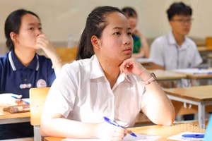 Thí sinh tham dự kỳ thi tuyển sinh vào lớp 10 năm học 2026-2027 của Trường THCS và THPT Nguyễn Tất Thành. (Ảnh: ĐẠI THẮNG)