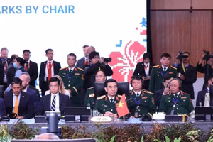 Đoàn đại biểu cấp cao Bộ Quốc phòng Việt Nam tại ADMM+ lần thứ 12. (Ảnh: Viên Luyến - TTXVN)